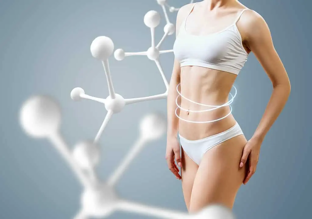 Eine Frau im weißen Bikini steht vor einem Molekül und präsentiert Osteopathie Hamburg.